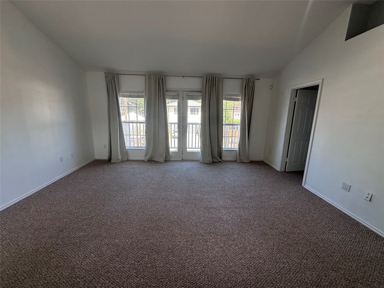 5355 Richard Ave - Photo 3 of 14
