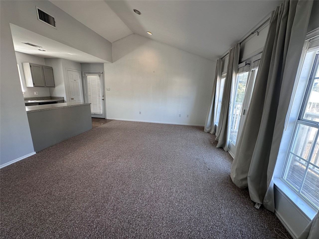 5355 Richard Ave - Photo 4 of 14