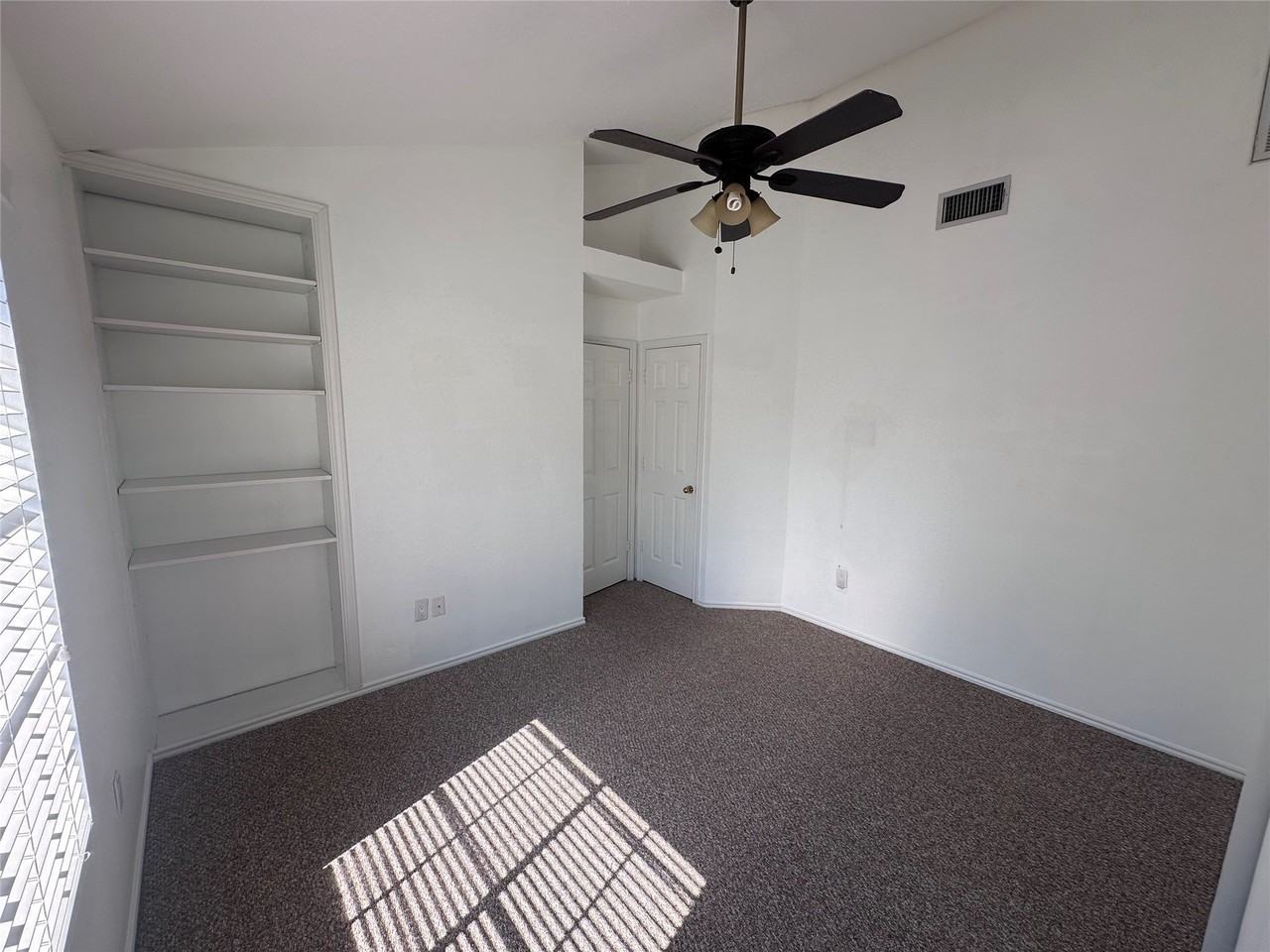 5355 Richard Ave - Photo 7 of 13
