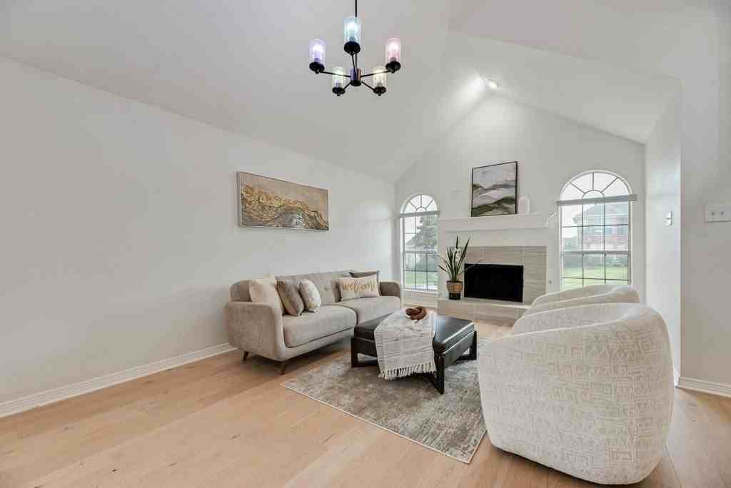 1412 Melody Ln - Photo 4 of 19