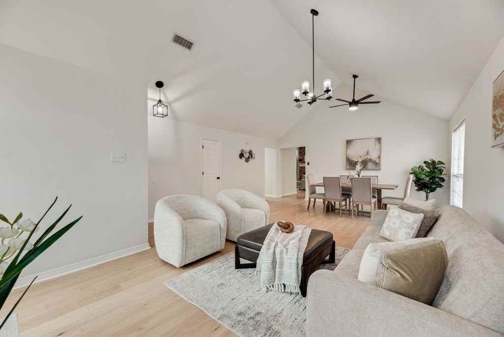 1412 Melody Ln - Photo 5 of 19