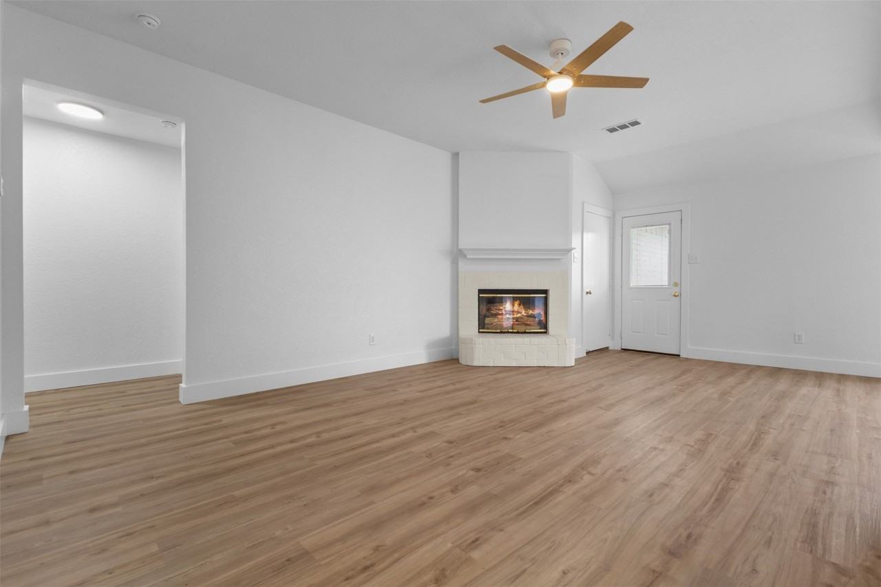 7205 Airline Dr - Photo 4 of 26