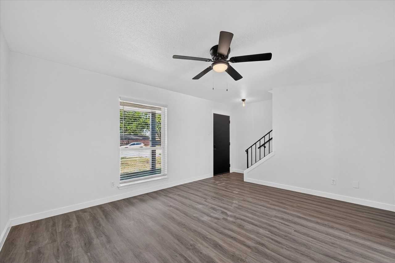620 Royal Crest Dr - Photo 2 of 25