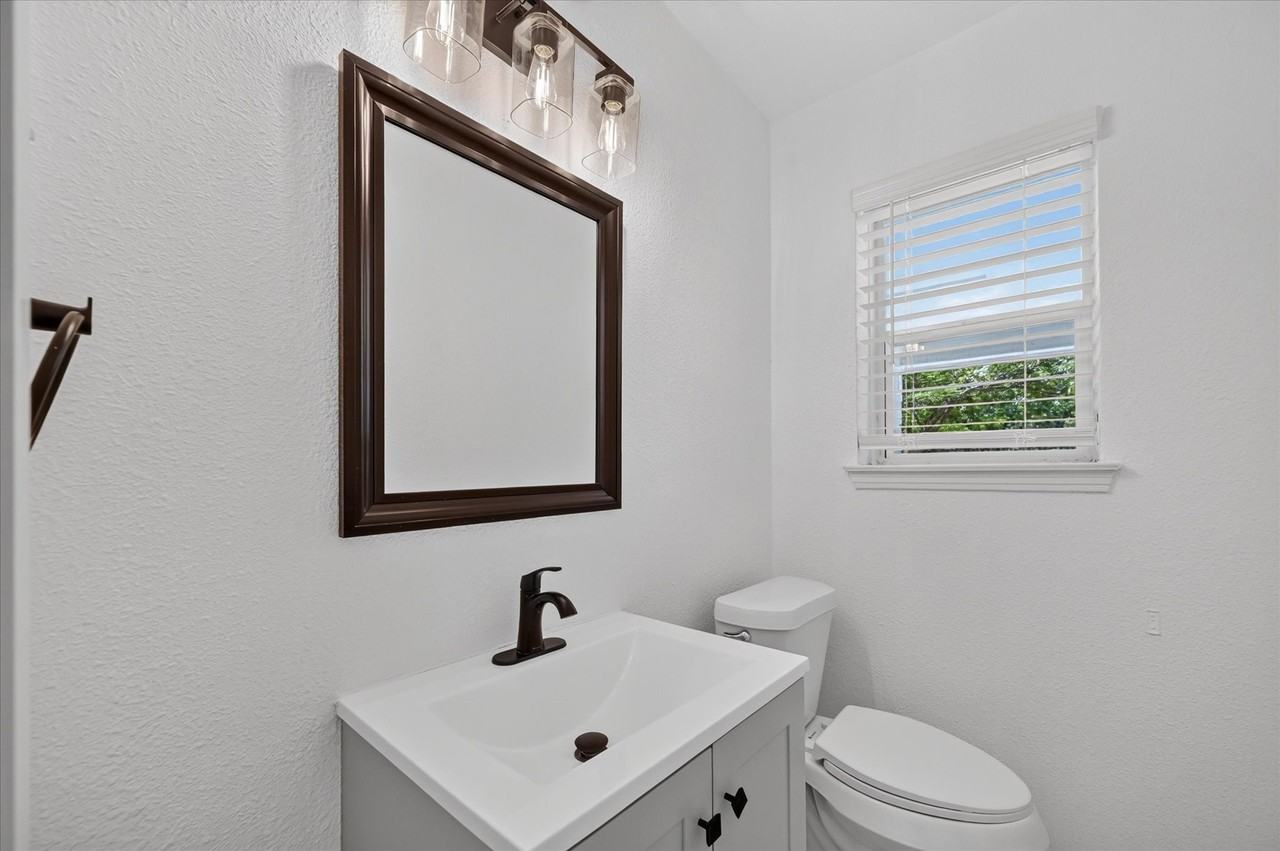 620 Royal Crest Dr - Photo 3 of 25