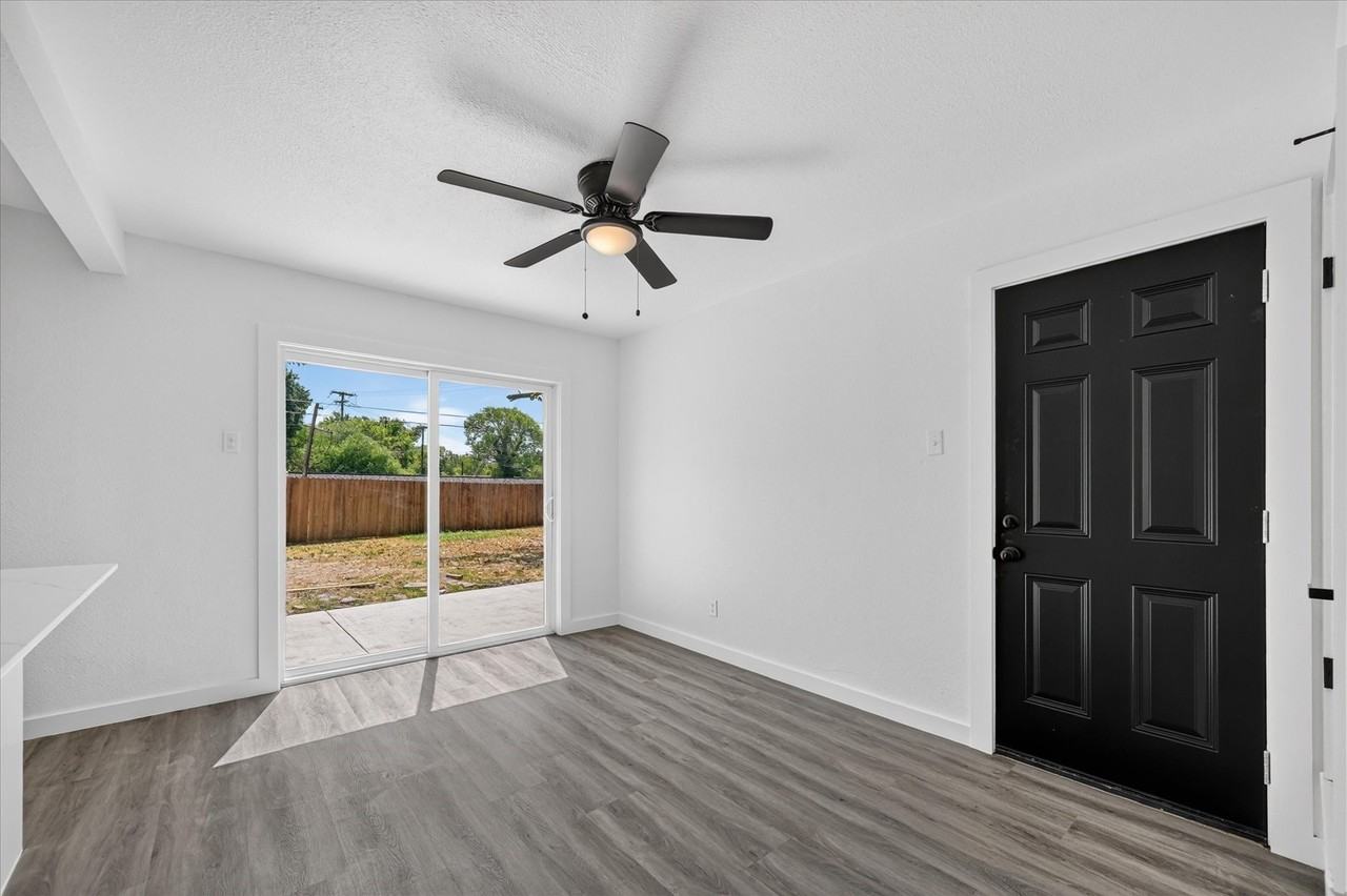 620 Royal Crest Dr - Photo 4 of 25