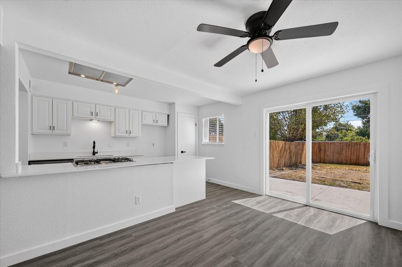 620 Royal Crest Dr - Photo 5 of 25
