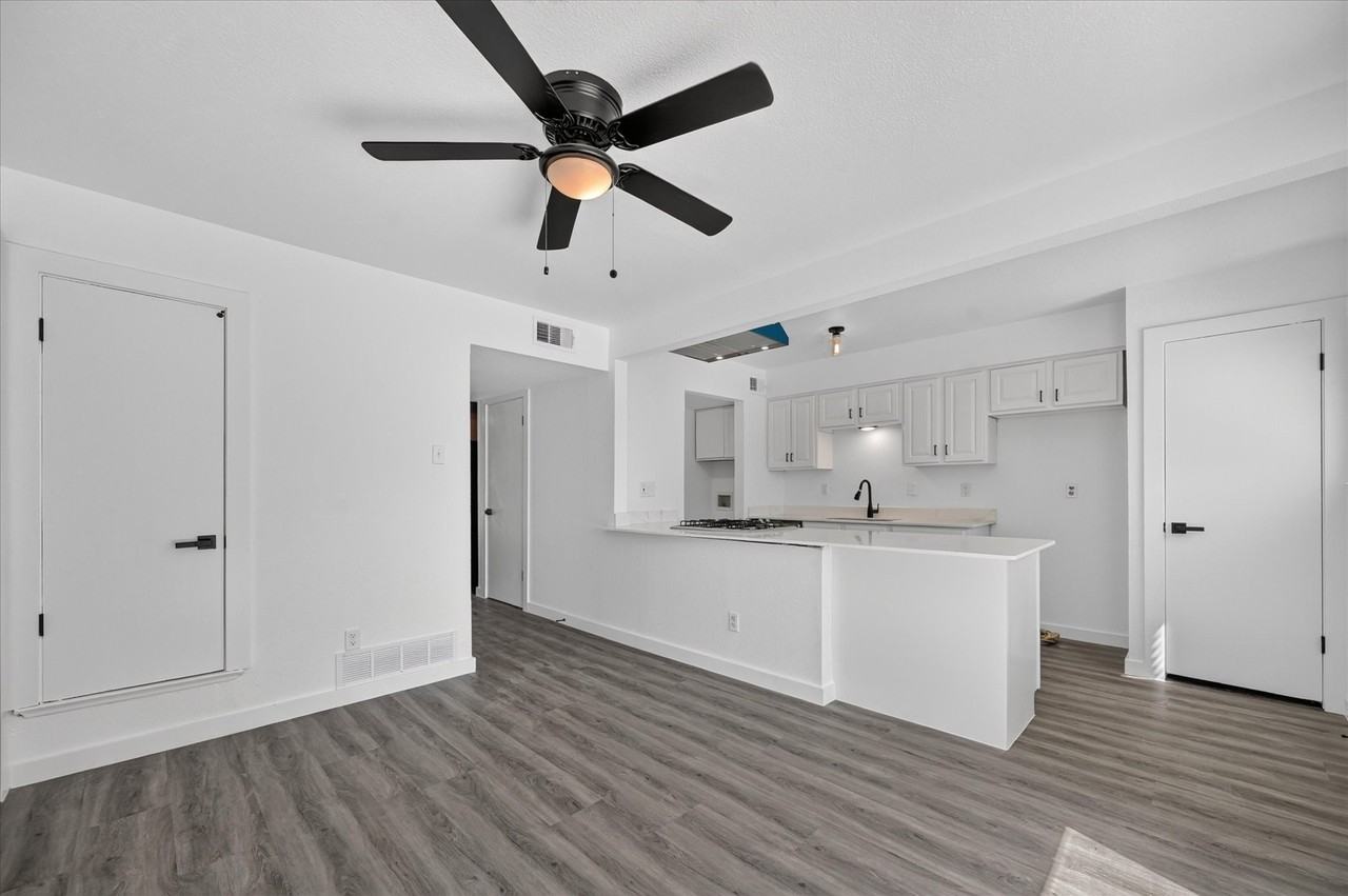 620 Royal Crest Dr - Photo 6 of 25