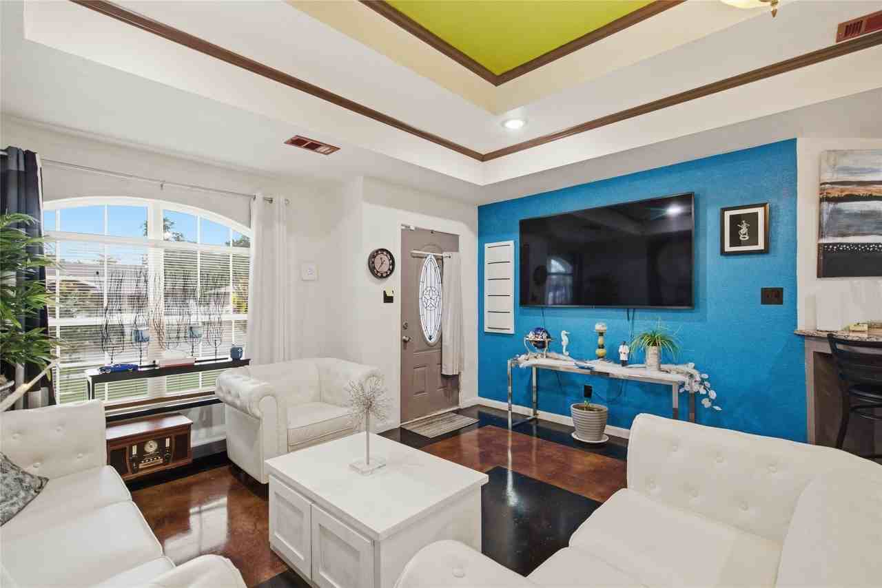 2900 Fitzhugh Ave - Photo 3 of 27