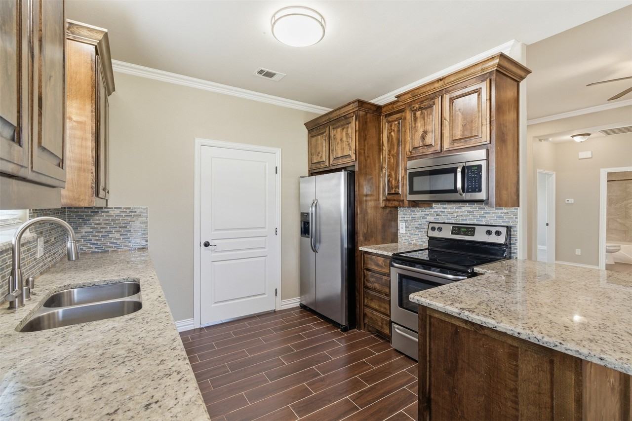 1524 S Montgomery St - Photo 3 of 26