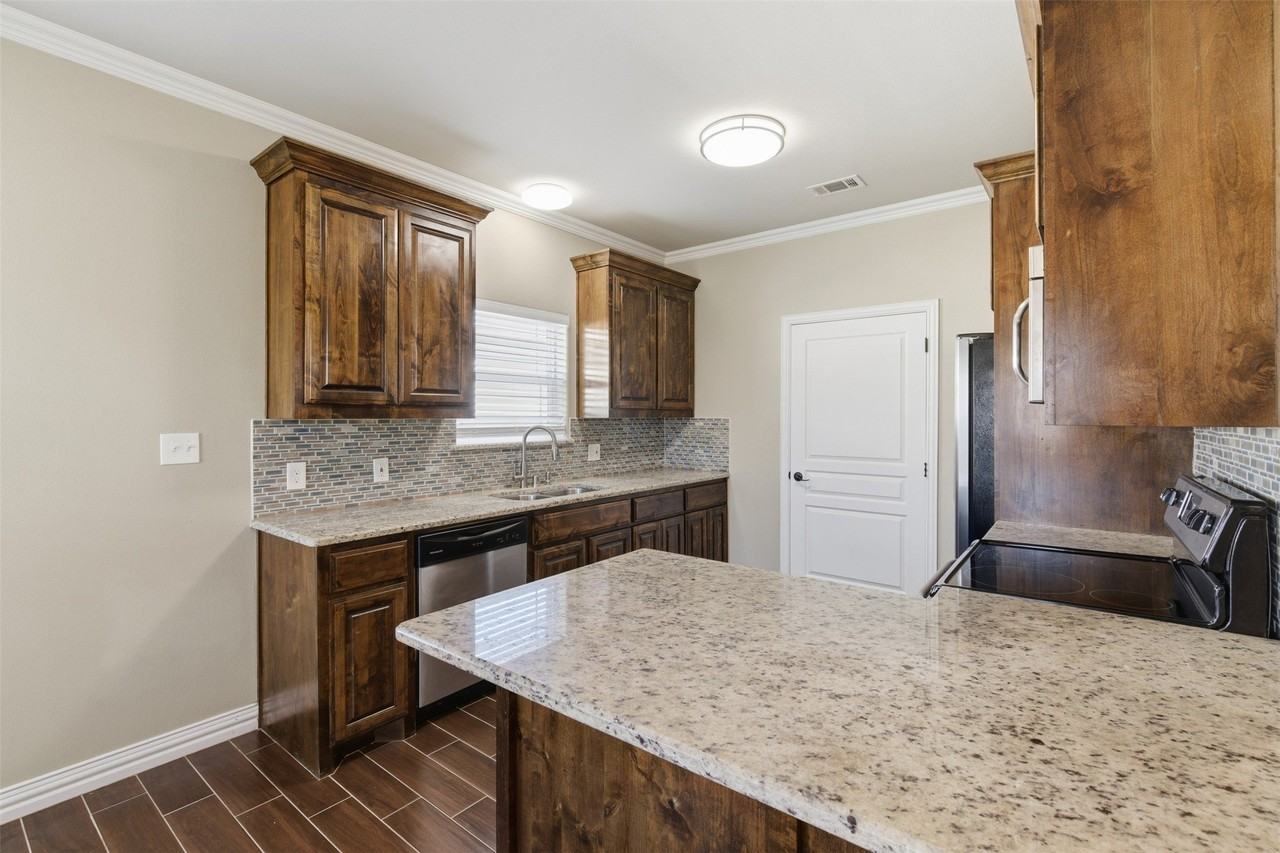 1524 S Montgomery St - Photo 4 of 26