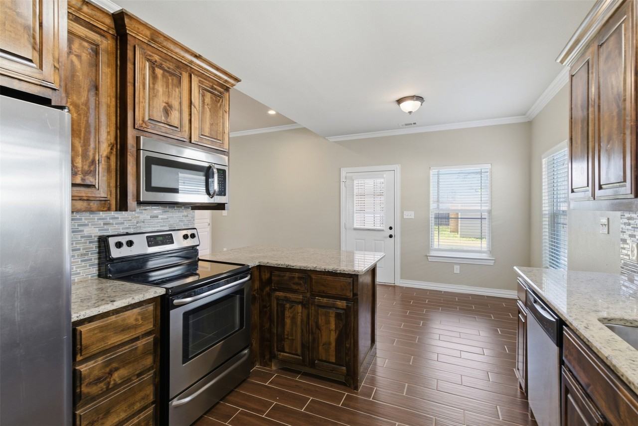1524 S Montgomery St - Photo 5 of 26