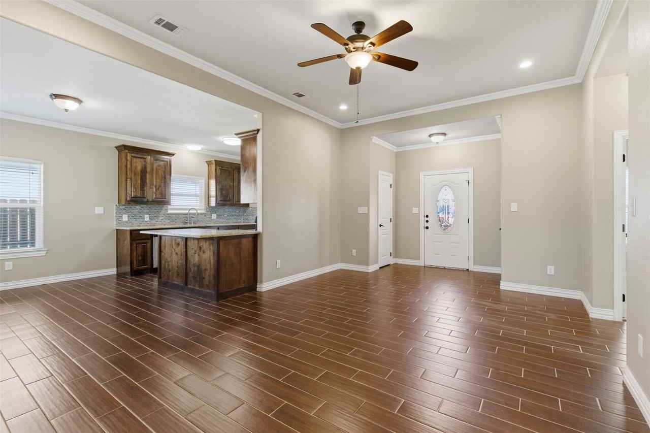 1524 S Montgomery St - Photo 6 of 26