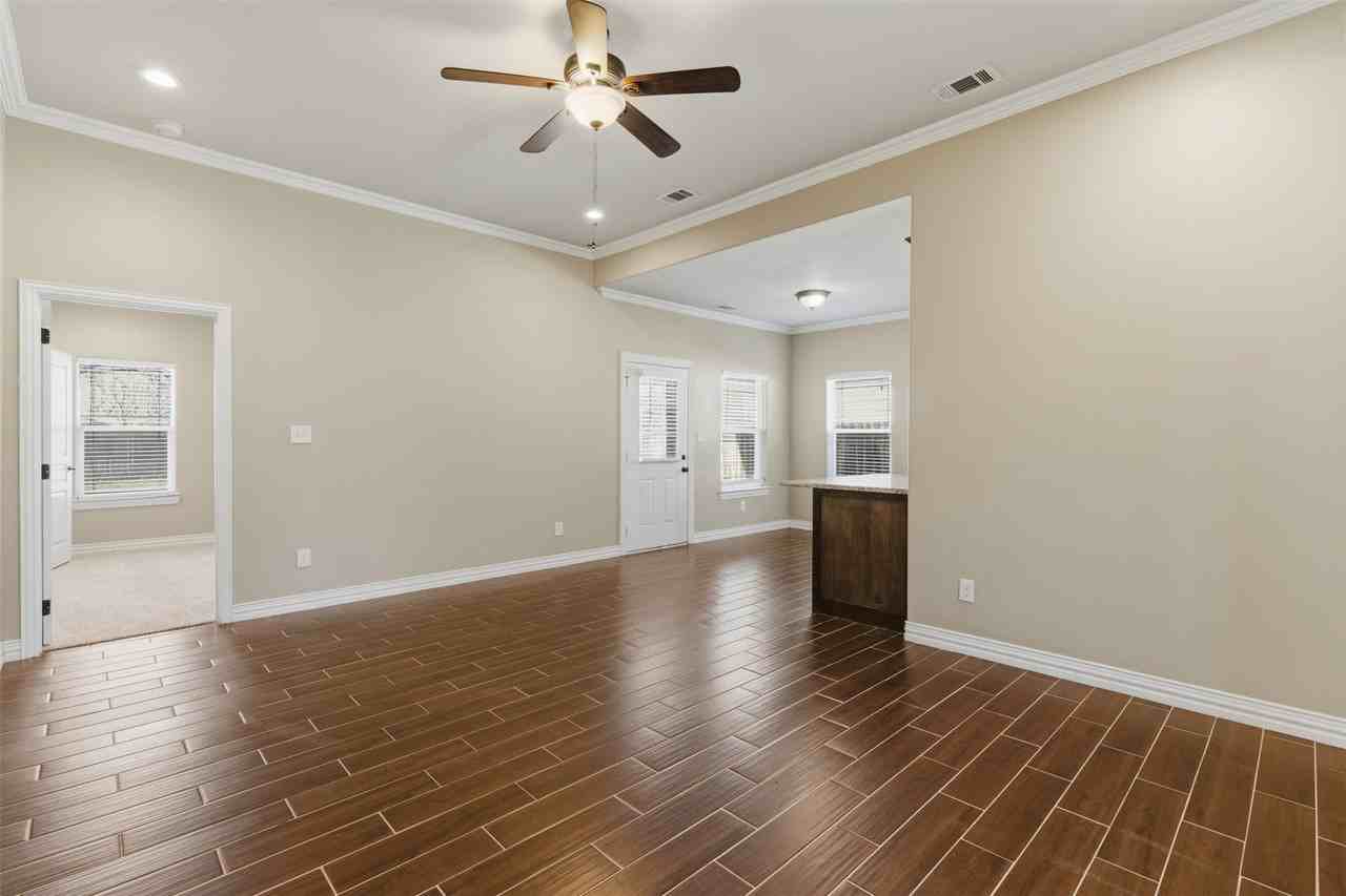 1524 S Montgomery St - Photo 7 of 26