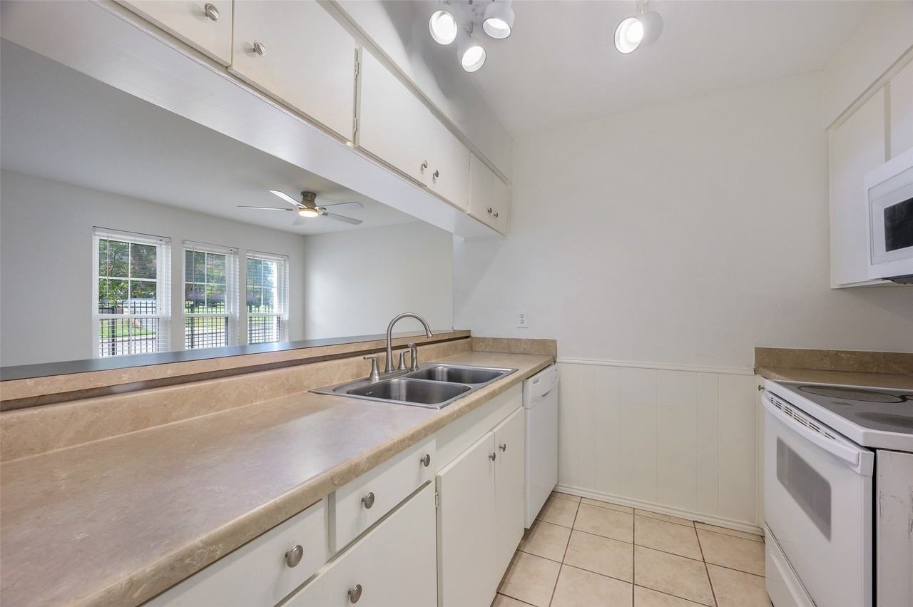 13715 Preston Rd #184 - Photo 5 of 15