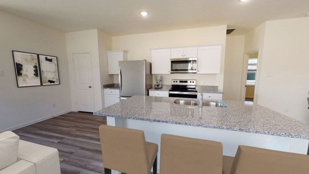 2005 Meadow Park Dr - Photo 3 of 12