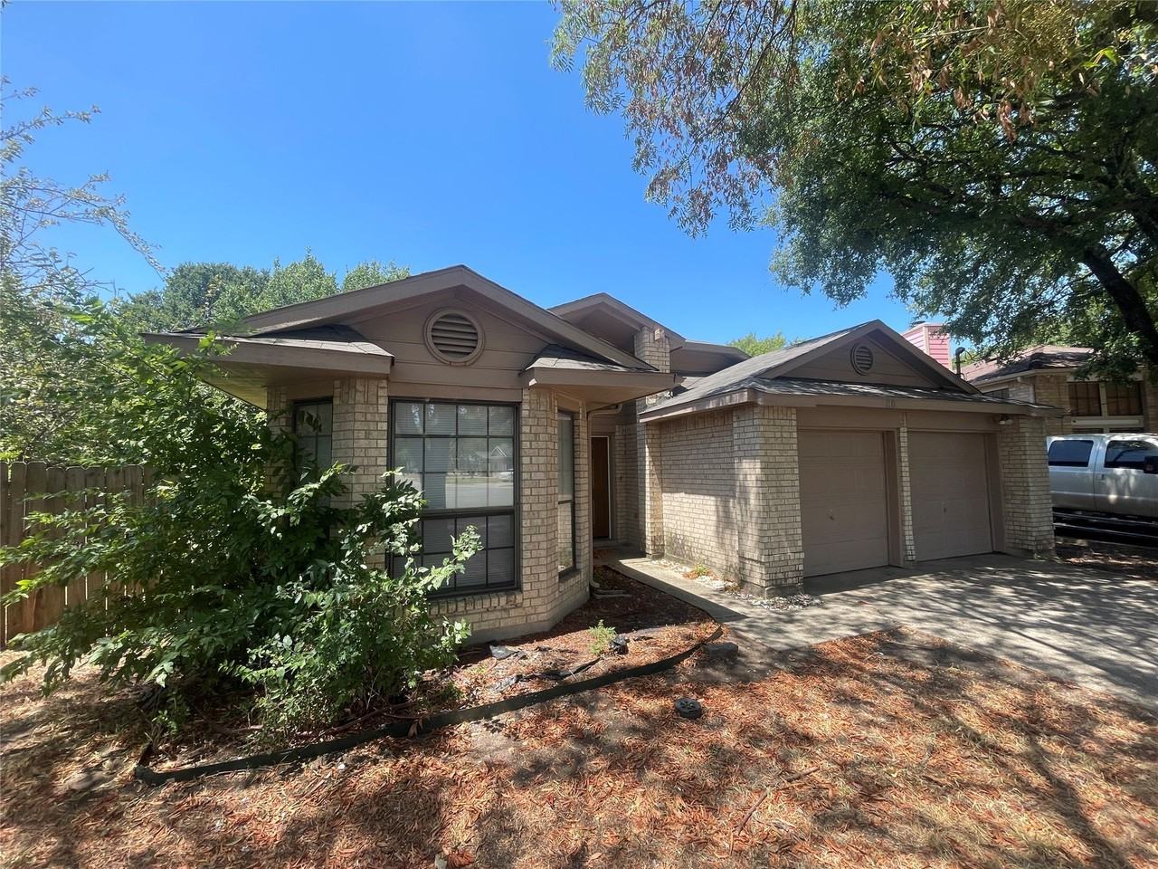 1319 Glencliff Ct - Photo 2 of 14