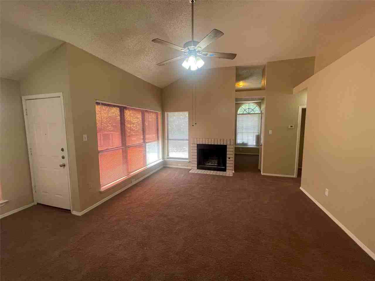 1319 Glencliff Ct - Photo 4 of 14