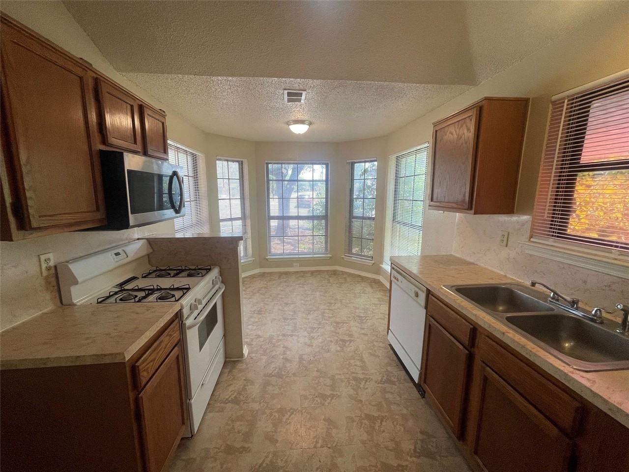 1319 Glencliff Ct - Photo 6 of 14
