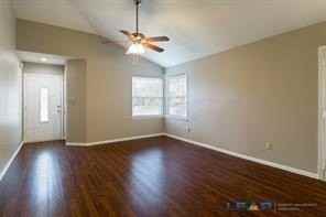565 Hunters Glen St - Photo 2 of 24