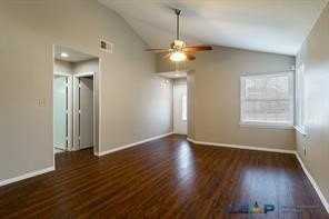 565 Hunters Glen St - Photo 3 of 24
