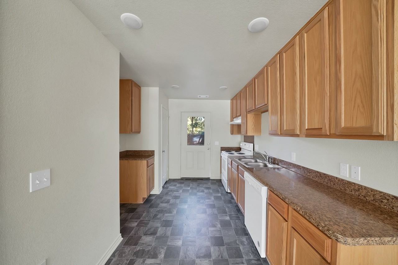 1415 E Jefferson Ave - Photo 6 of 25