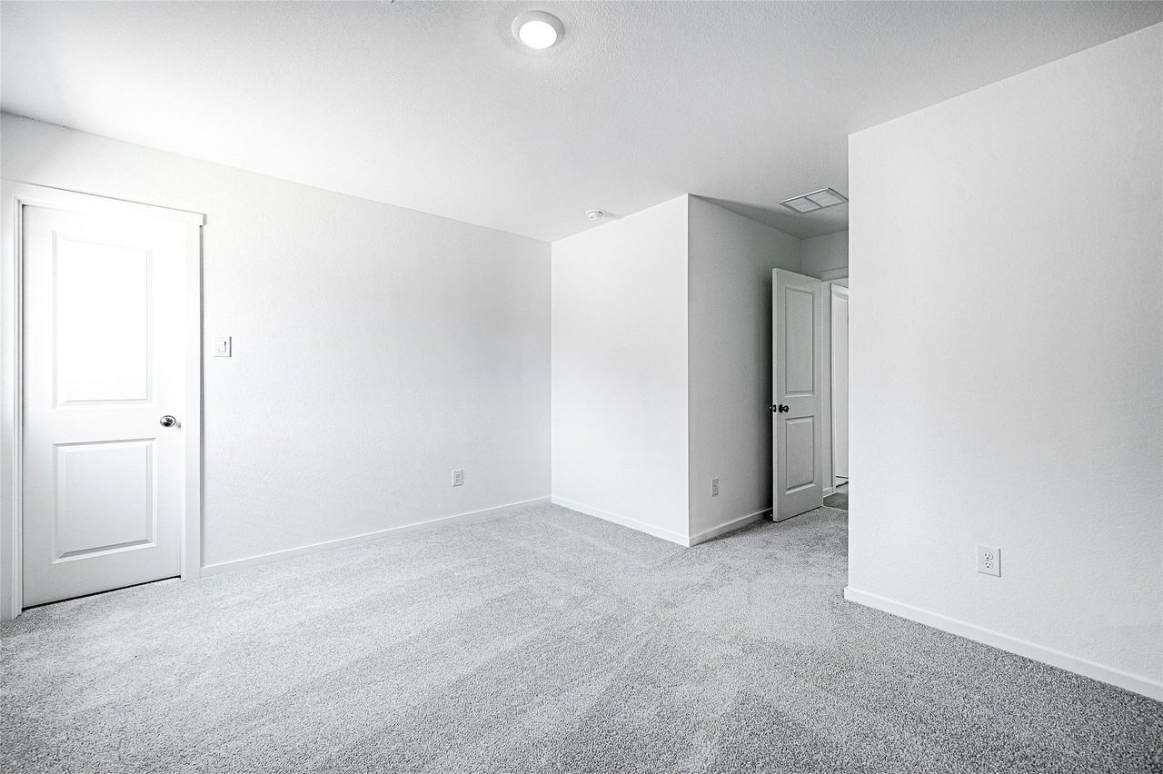 1617 Verdin Rd - Photo 5 of 22