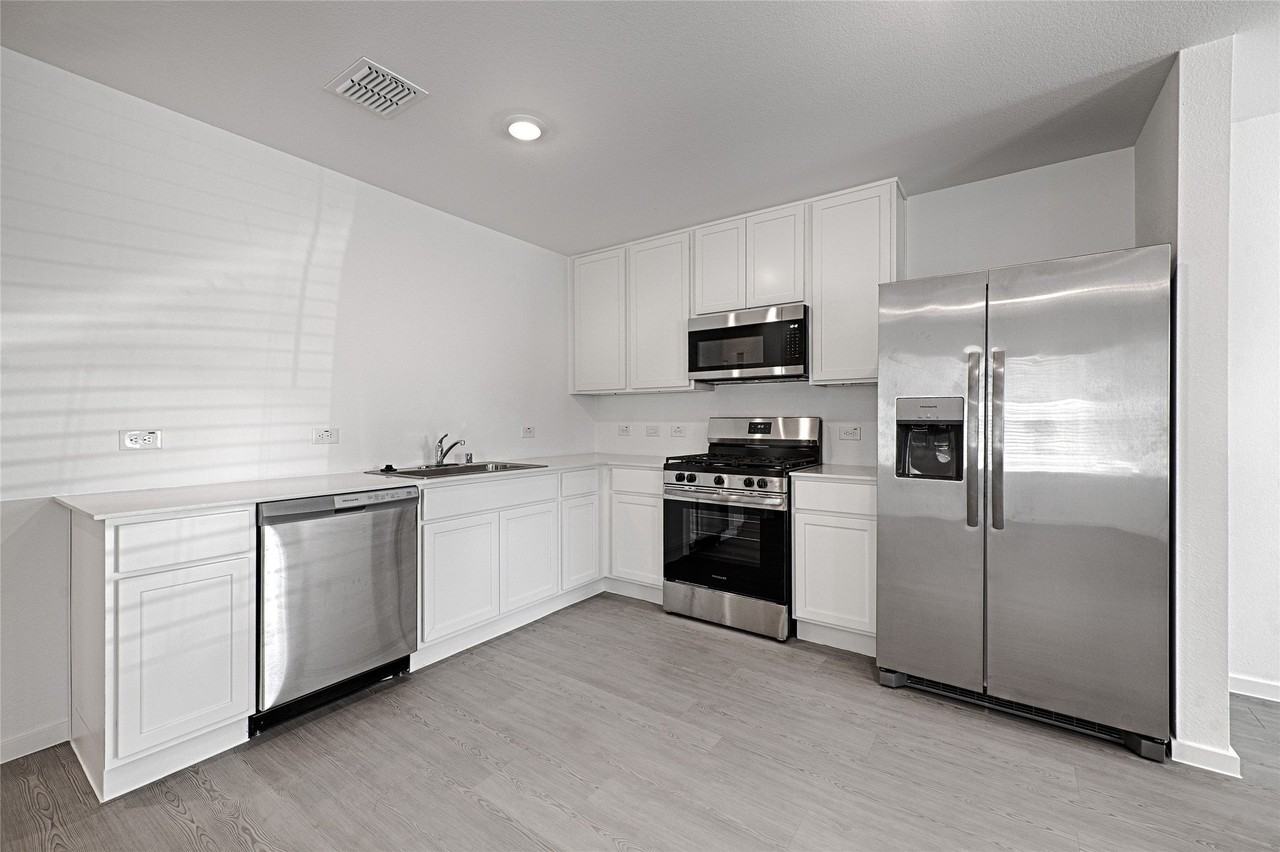 1617 Verdin Rd - Photo 6 of 22