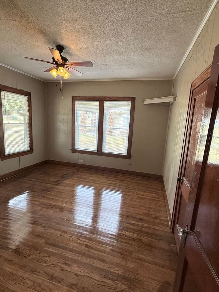 211 W Colorado Ave - Photo 3 of 7