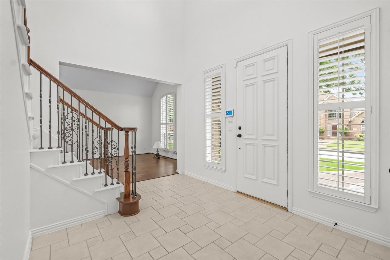 3325 Edwards Dr - Photo 3 of 36