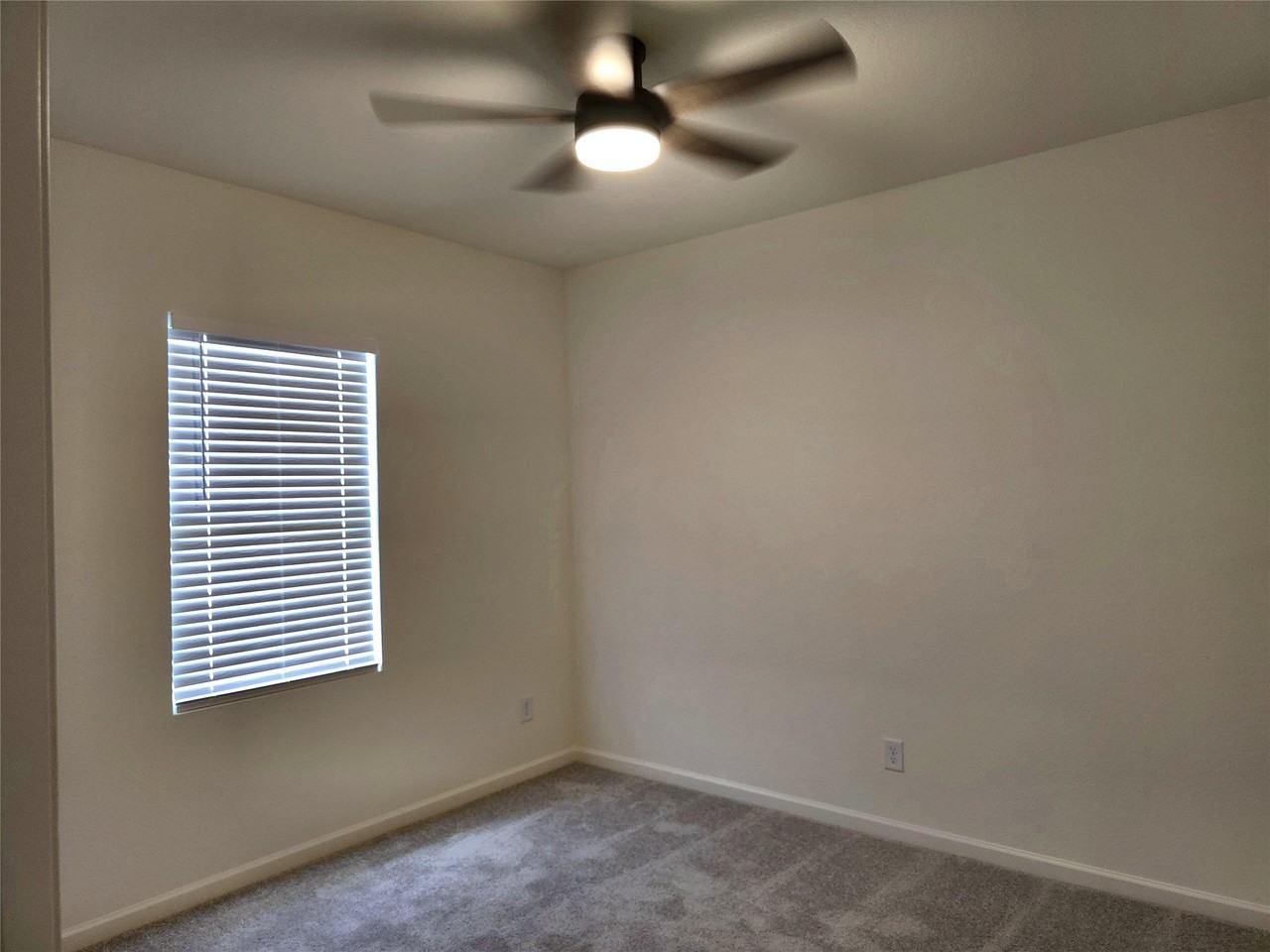 12701 Haymarket Rd - Photo 5 of 30