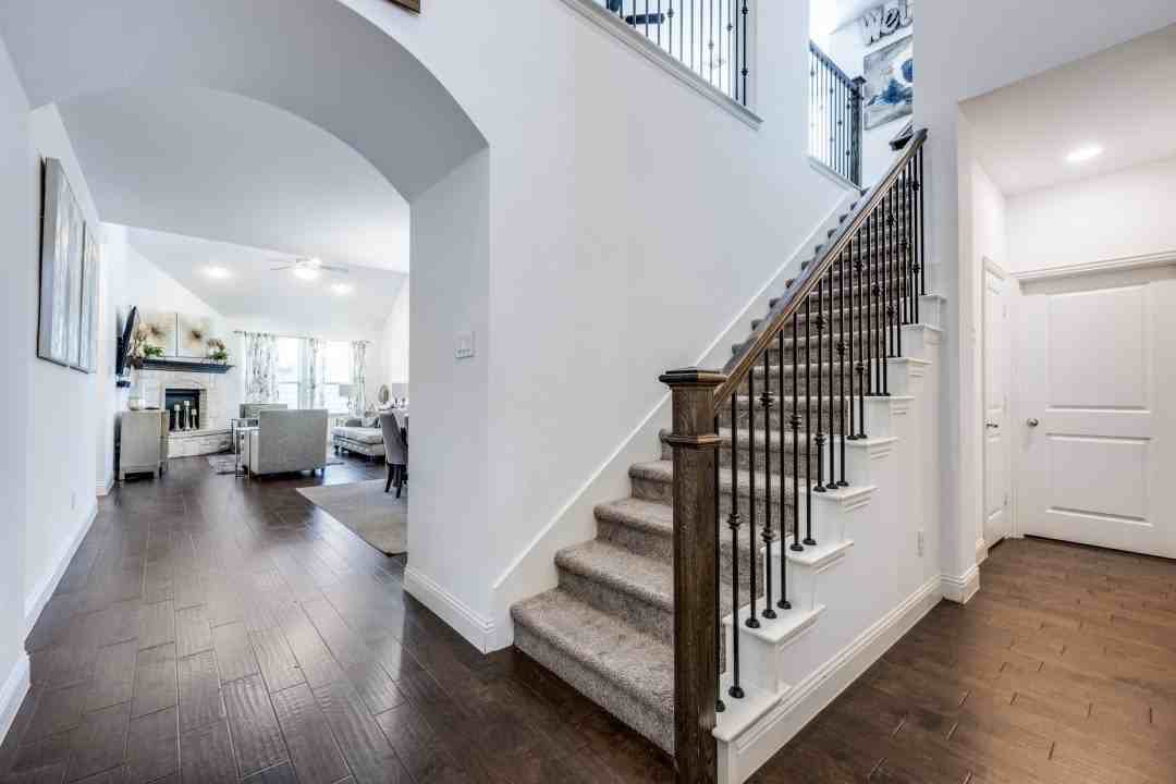 863 Forest St - Photo 3 of 27