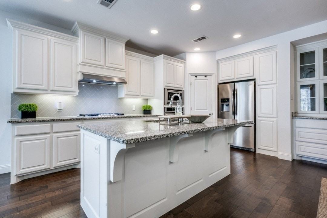 863 Forest St - Photo 5 of 27