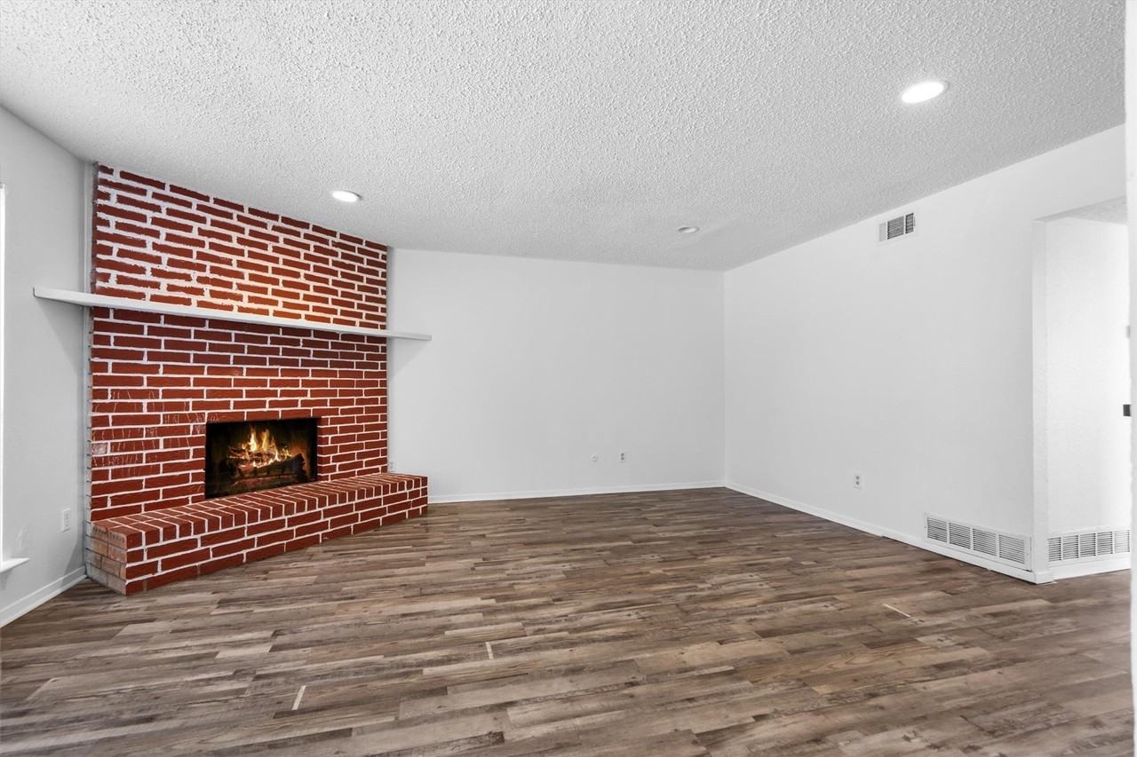 2205 Chase Ct #5 - Photo 5 of 30