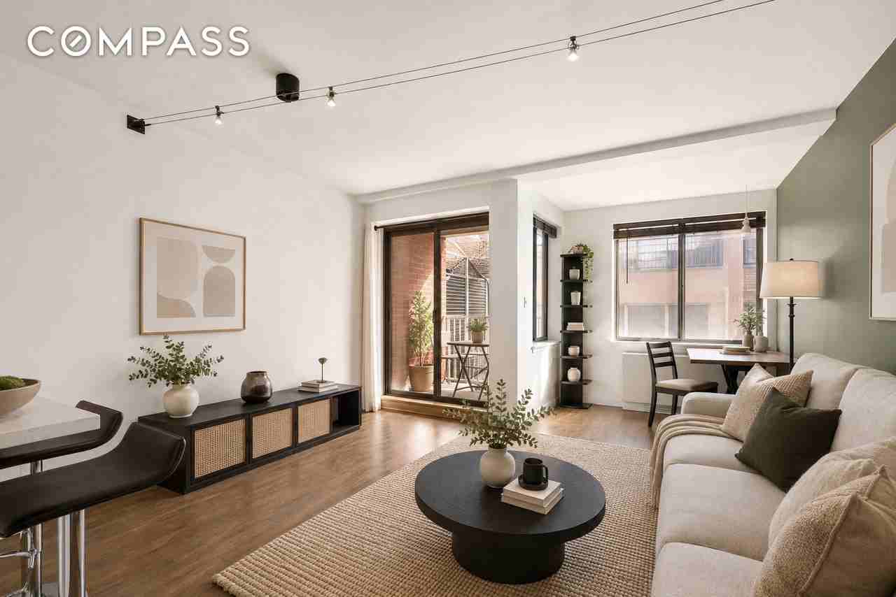 259 Elizabeth St #3D - Photo 2 of 8