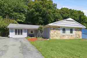 featured image of 12823 Holiday Ln #1