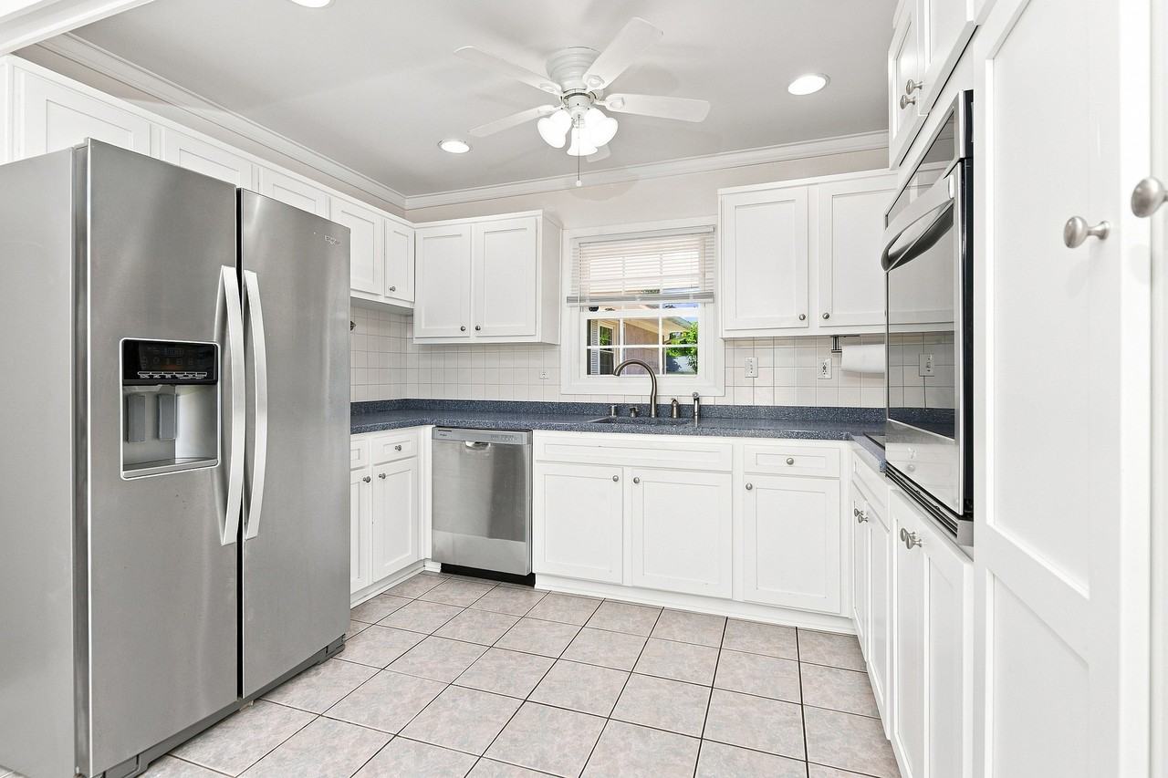12823 Holiday Ln #1 - Photo 4 of 21