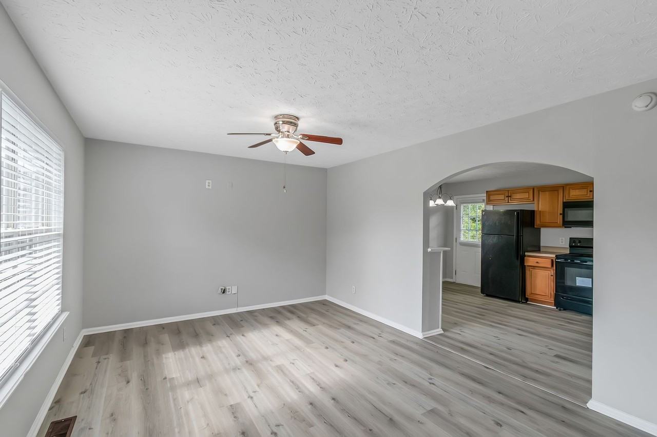 207 Cobblestone Ct - Photo 5 of 18