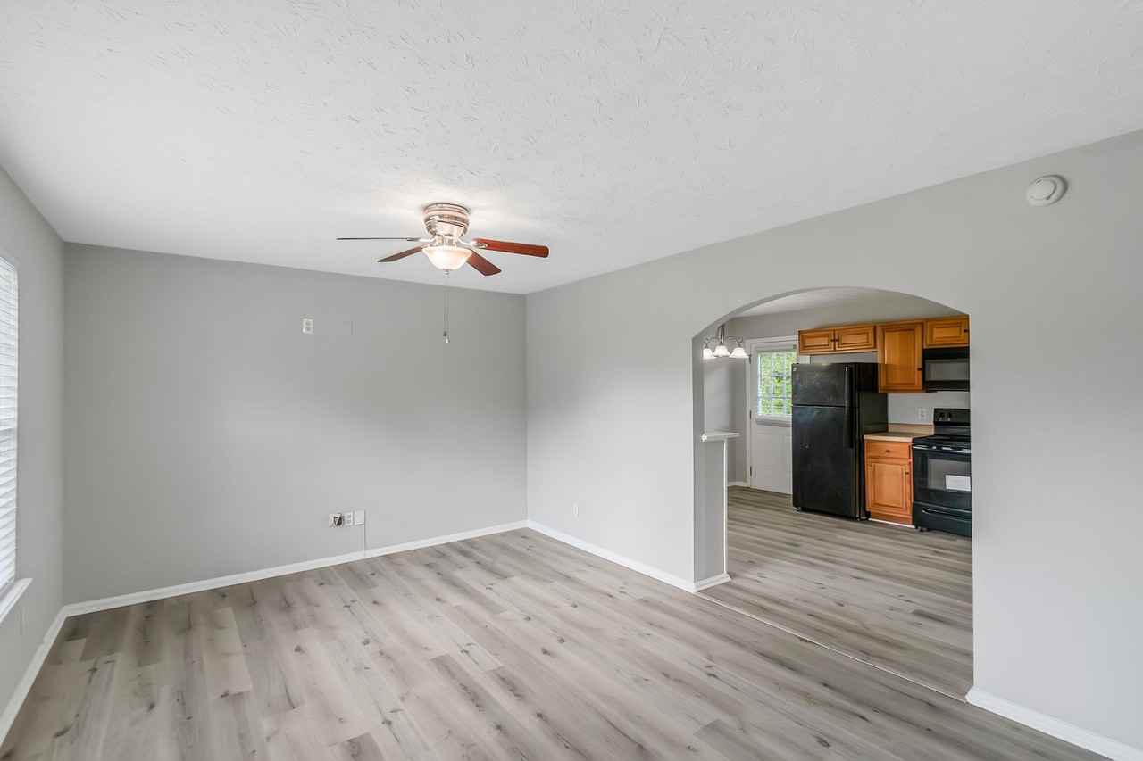 207 Cobblestone Ct - Photo 6 of 18