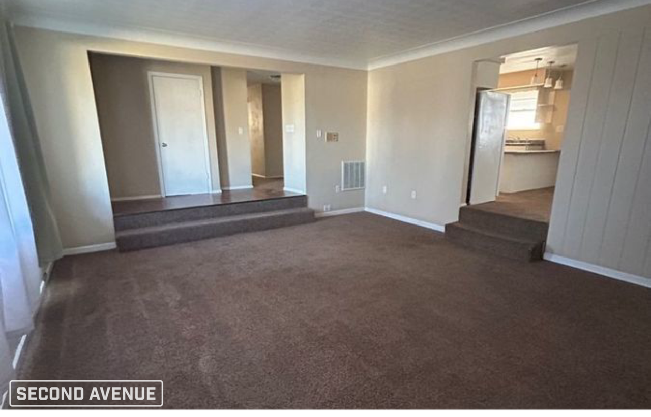 10899 N Ross St - Photo 2 of 9