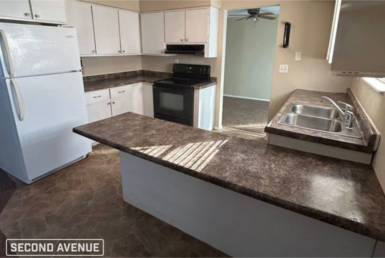 10899 N Ross St - Photo 3 of 9