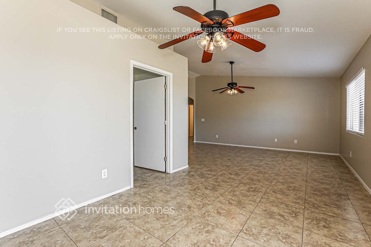 1667 S Stetson Ct - Photo 5 of 17