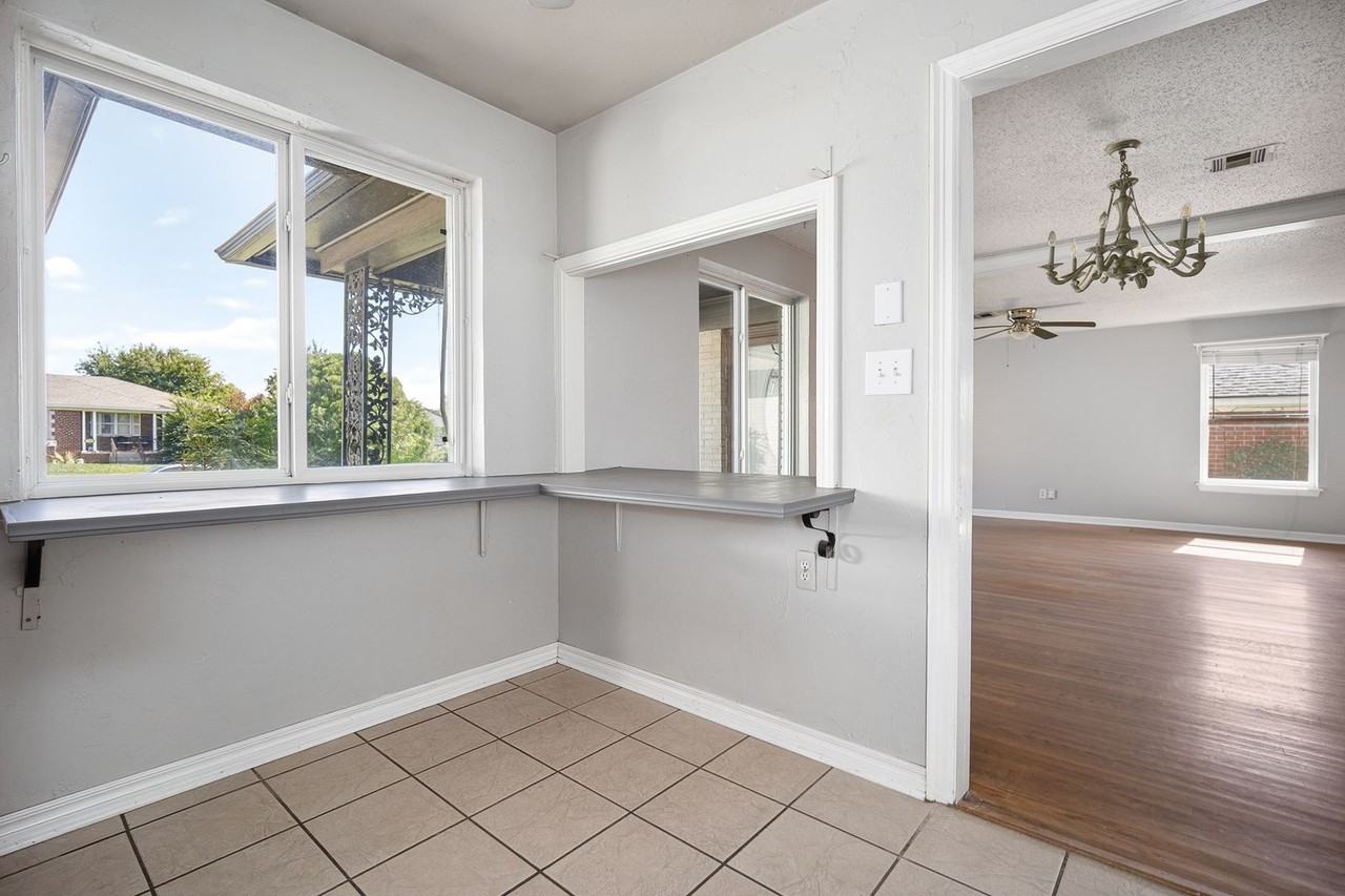 2804 Nw 46th St - Photo 3 of 21