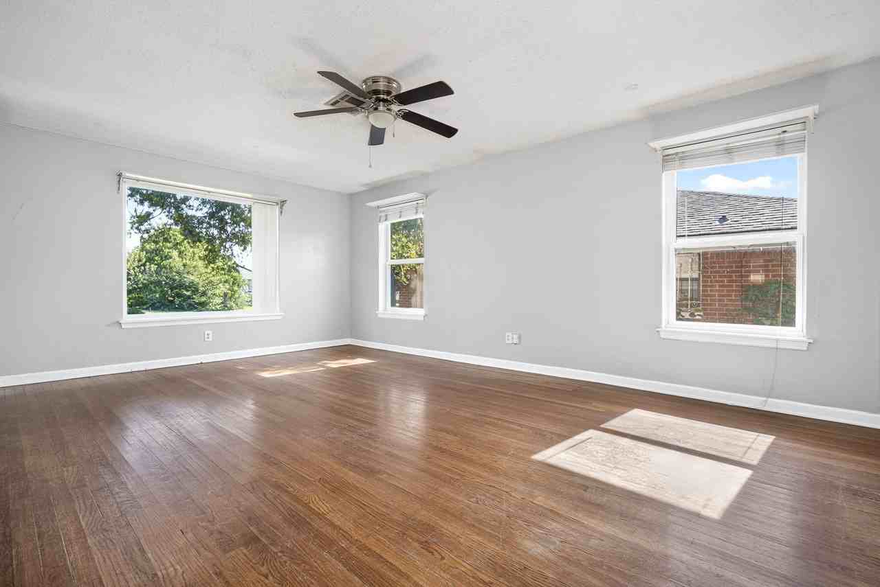 2804 Nw 46th St - Photo 4 of 21