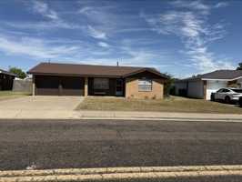 featured image of 1833 E 49th St
