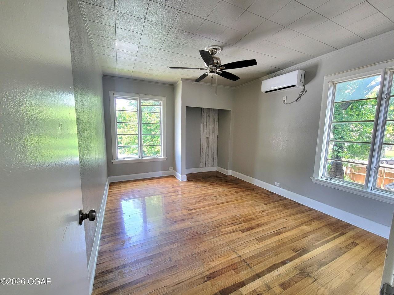 809 W 4th St #B - Photo 4 of 8