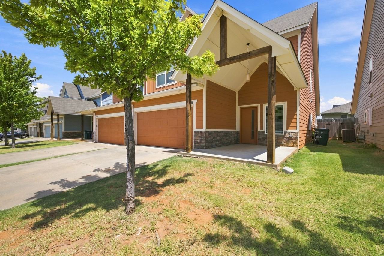 17612 Hampton Park Dr #B - Photo 2 of 20