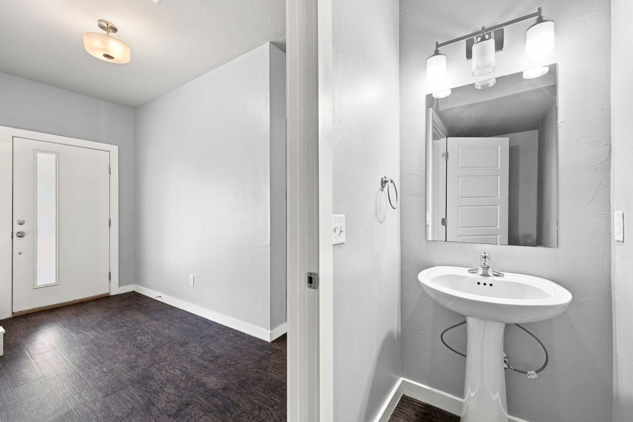 17612 Hampton Park Dr #B - Photo 5 of 20
