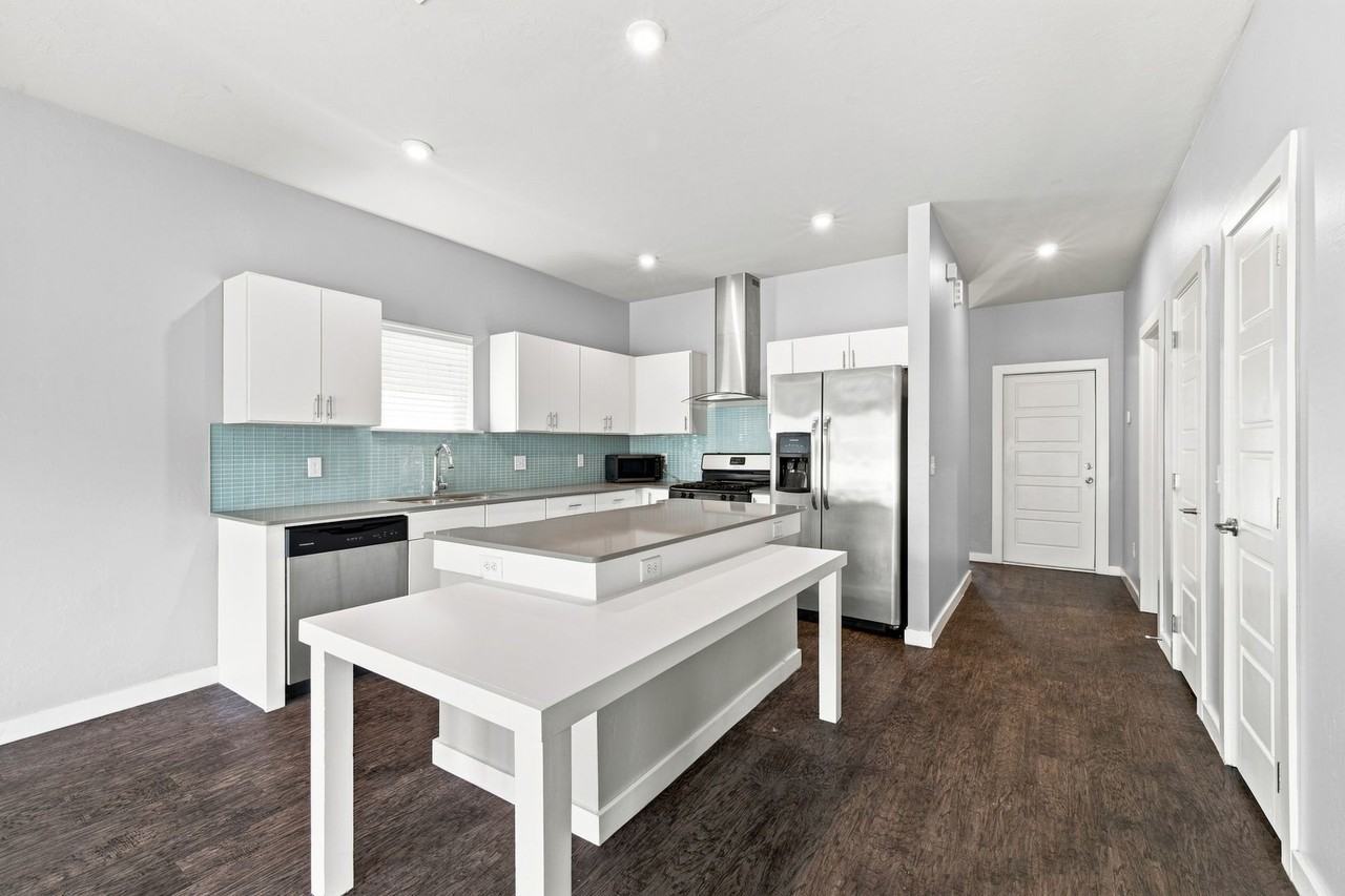 17612 Hampton Park Dr #B - Photo 7 of 20