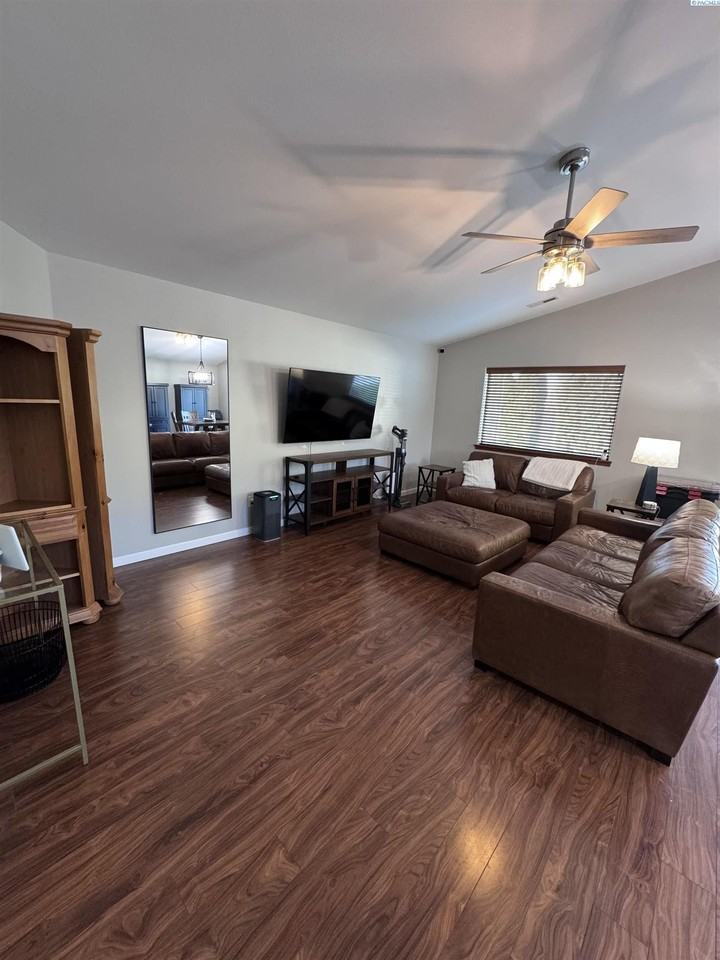 438 Charbonneau Dr - Photo 5 of 22