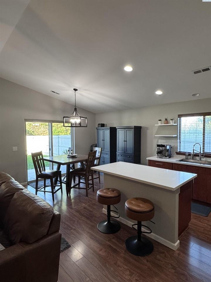 438 Charbonneau Dr - Photo 6 of 22